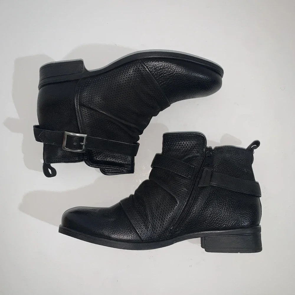 Miz Mooz Boots Womens Size 8.5 Black Leather Suzy Ankle Zip Buckle Booties EU 39